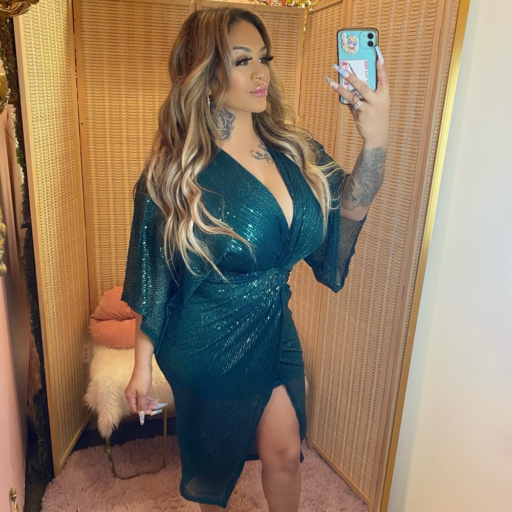 Emerald cut (sequined dress)